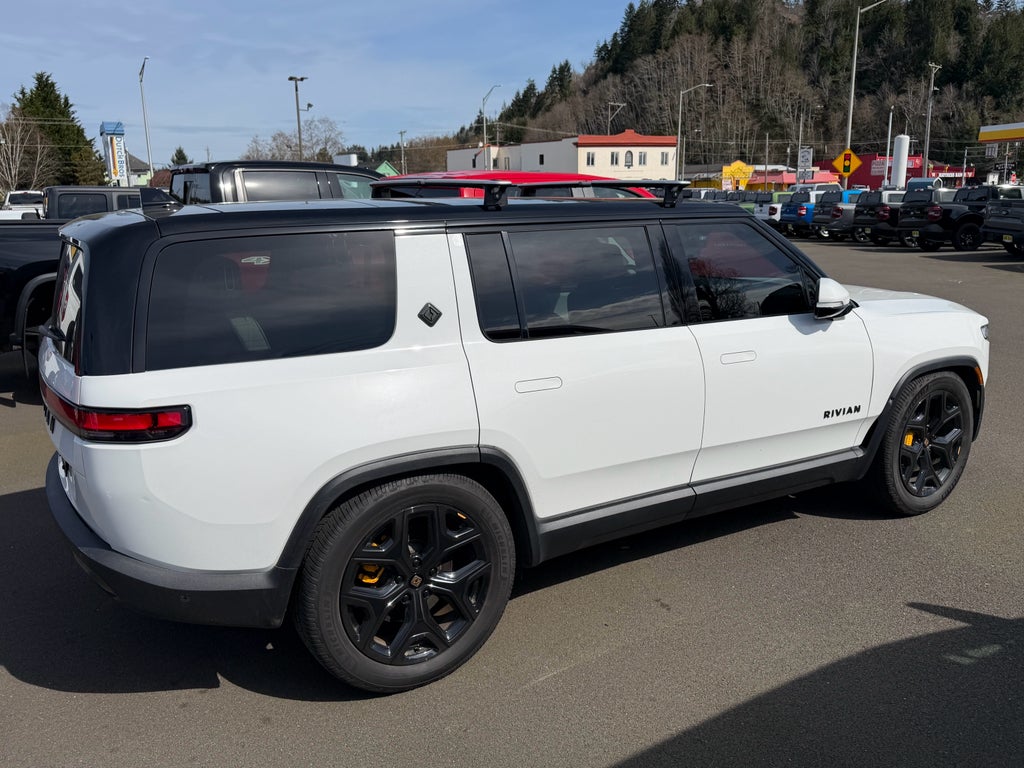 2023 Rivian R1S Adventure