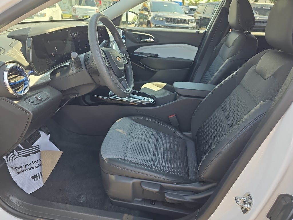 2025 Chevrolet Trax LT - Photo 15