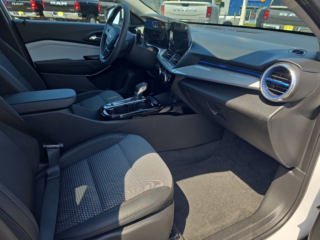 2025 Chevrolet Trax LT - Photo 16