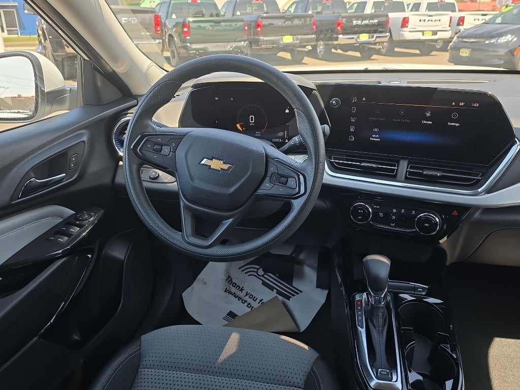 2025 Chevrolet Trax LT - Photo 21