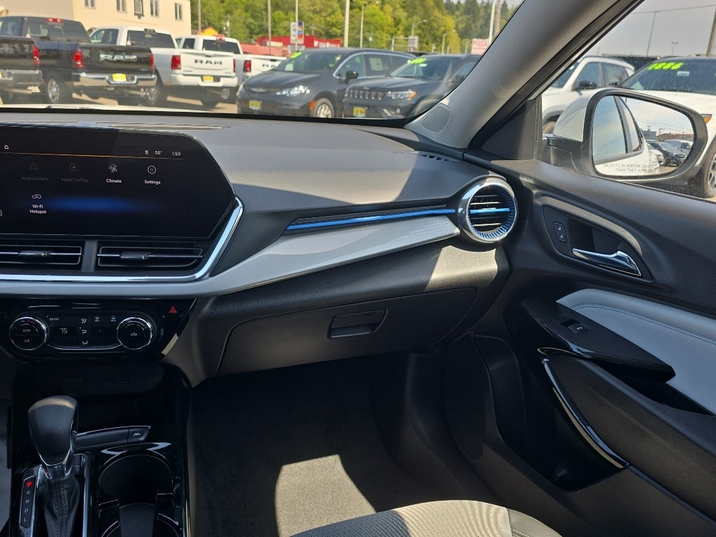 2025 Chevrolet Trax LT - Photo 22