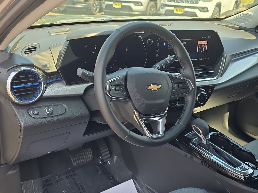 2025 Chevrolet Trax LT - Photo 14