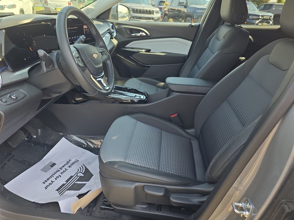 2025 Chevrolet Trax LT - Photo 15