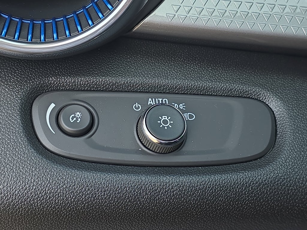 2025 Chevrolet Trax LT - Photo 25