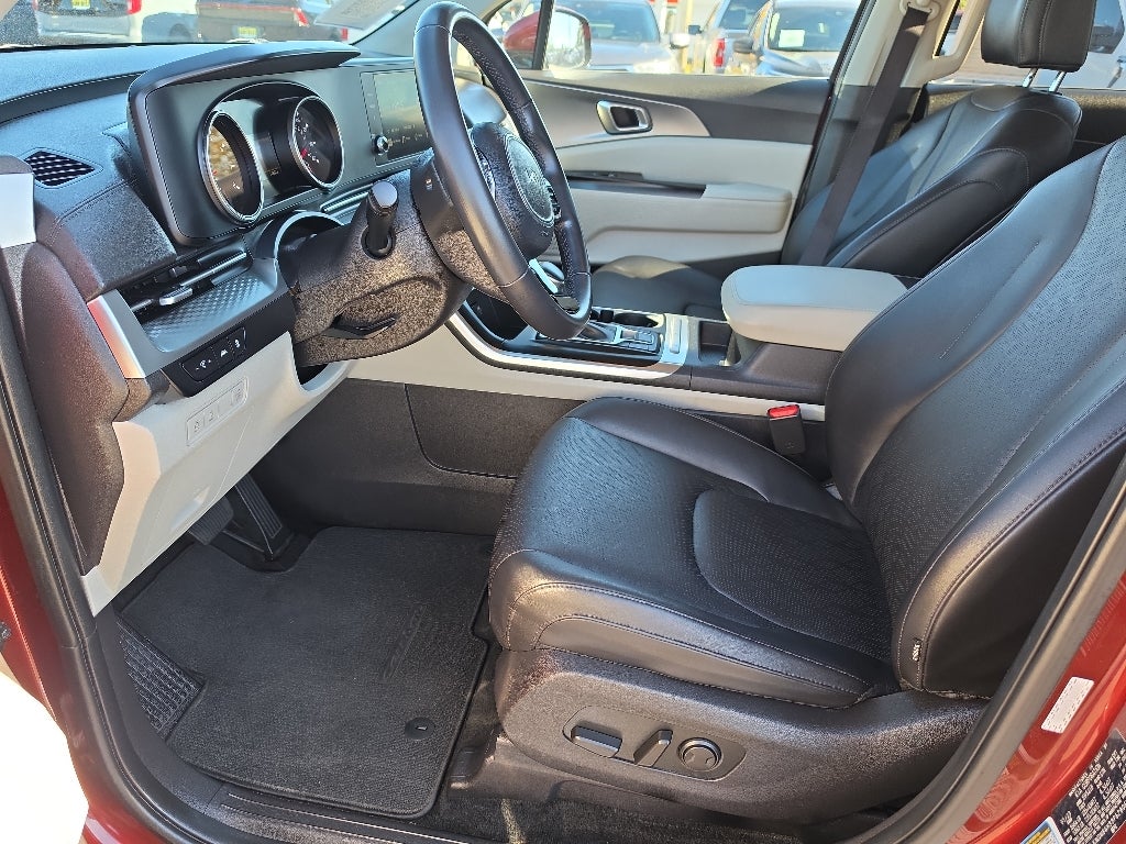 2023 Kia Carnival LX
