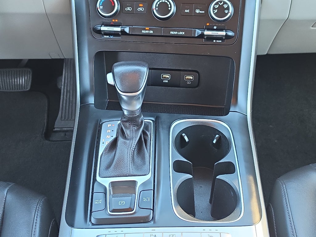 2023 Kia Carnival LX