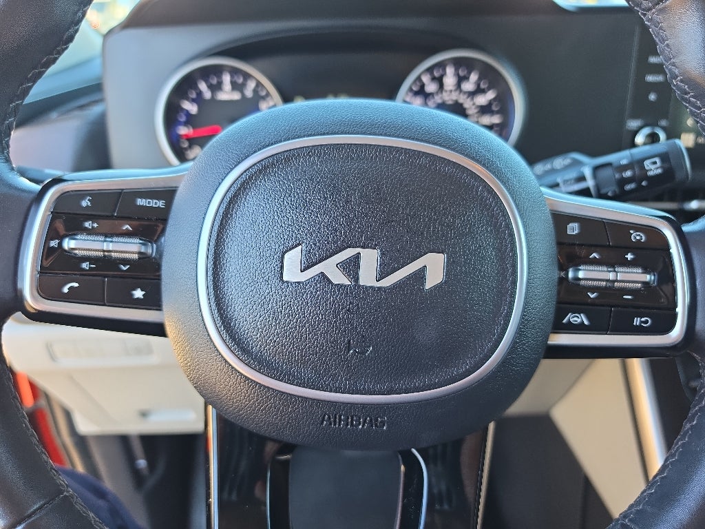 2023 Kia Carnival LX